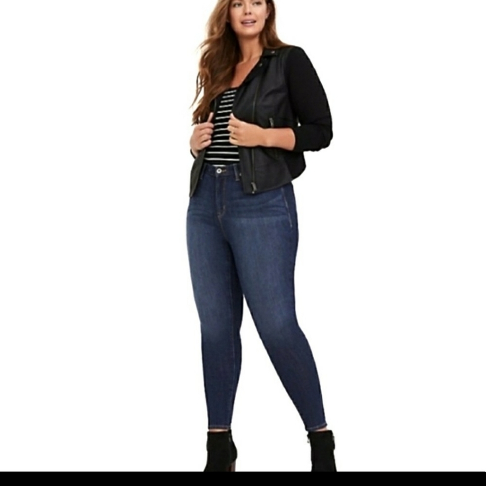 Torrid Skinny Fit Faded Jeans Dark Wash Size 14S